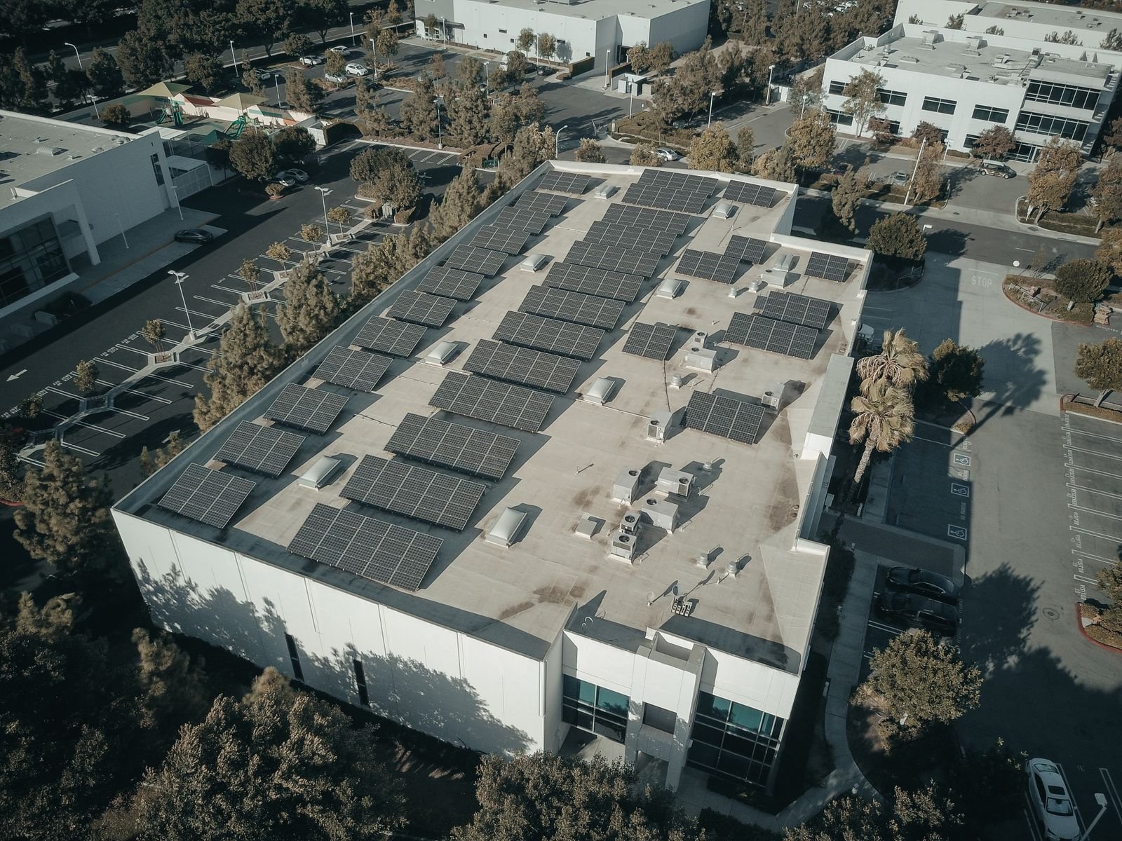 Zonnepanelen op het dak van een woning